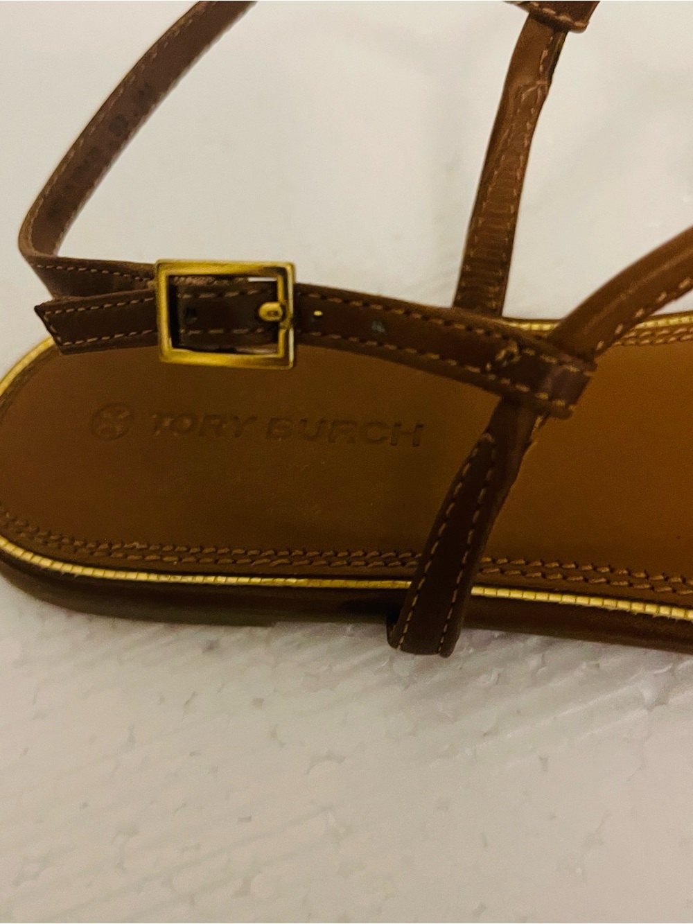 Tory Burch Emmy Tan Leather T Strap Thong  Flat Sandals with Gold Logo sz 9M - Picture 4 of 9